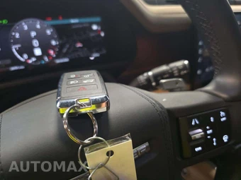 2025 Land Rover Defender 130 V8 - miniatura 5