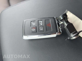 2025 Land Rover Defender 130 X-Dynamic SE - miniatura 8