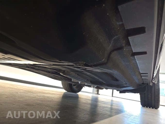 2025 Land Rover Defender 130 X-Dynamic SE – miniatura 7