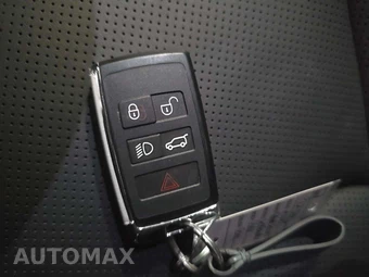 2025 Land Rover Defender 130 X-Dynamic SE – miniatura 8