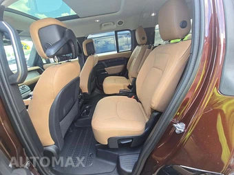 2025 Land Rover Defender 130 X-Dynamic SE - miniatura 10