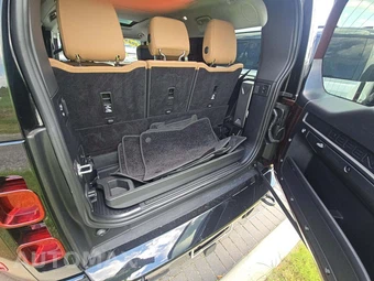2025 Land Rover Defender 130 X-Dynamic SE - miniatura 12