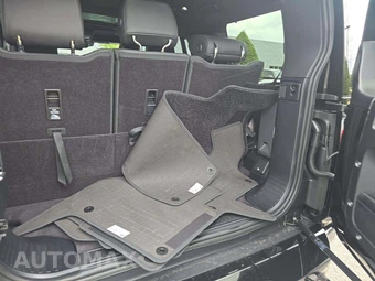 2025 Land Rover Defender 130 X-Dynamic SE - miniatura 12