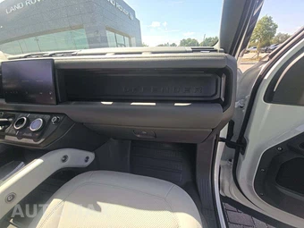 2025 Land Rover Defender 130 X-Dynamic SE - miniatura 17