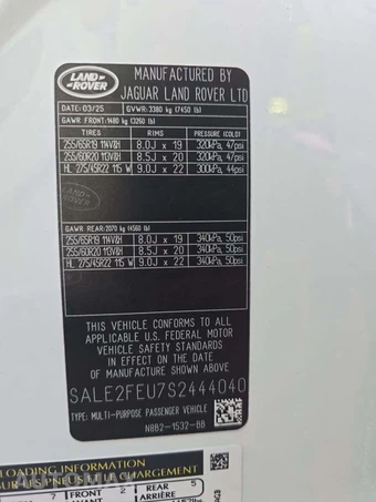 2025 Land Rover Defender 130 X-Dynamic SE - miniatura 2