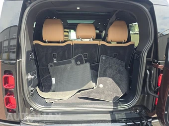 2025 Land Rover Defender 130 X-Dynamic SE - miniatura 17