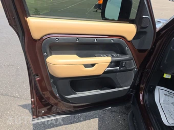 2025 Land Rover Defender 130 X-Dynamic SE - miniatura 9