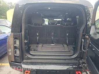2025 Land Rover Defender 130 X – miniatura 17