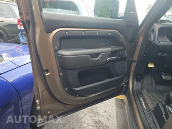 2025 Land Rover Defender 130 X – miniatura 9
