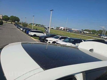 2025 Land Rover Discovery Sport S – miniatura 13