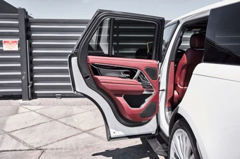2025 Land Rover Range Rover SE - miniatura 24