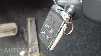 2025 Land Rover Range Rover SE - miniatura 18