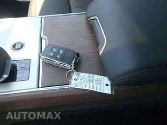2025 Land Rover Range Rover SE – miniatura 8