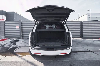 2025 Land Rover Range Rover SE - miniatura 14
