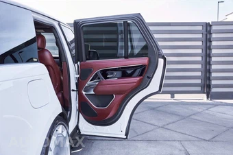 2025 Land Rover Range Rover SE - miniatura 23