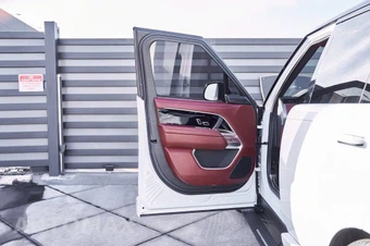 2025 Land Rover Range Rover SE - miniatura 27