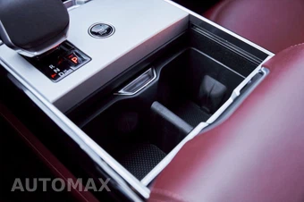 2025 Land Rover Range Rover SE - miniatura 61