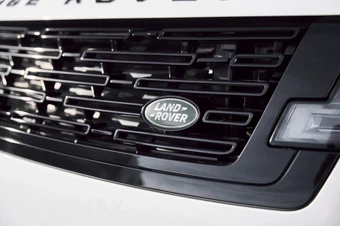 2025 Land Rover Range Rover SE - miniatura 8