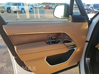 2025 Land Rover Range Rover SE - miniatura 9
