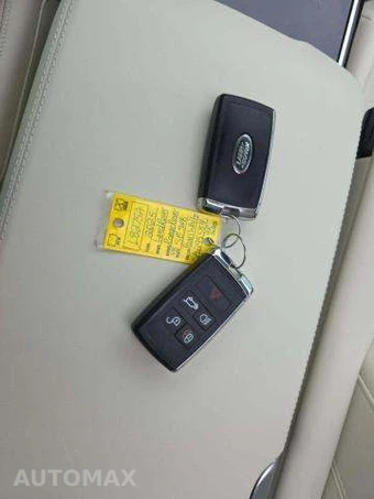 2025 Land Rover Range Rover SE – miniatura 8