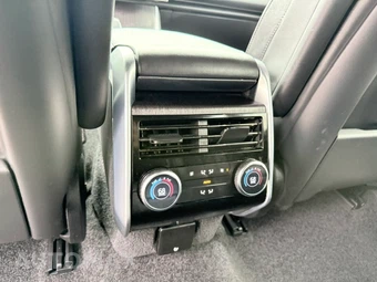 2025 Land Rover Range Rover SE - miniatura 24