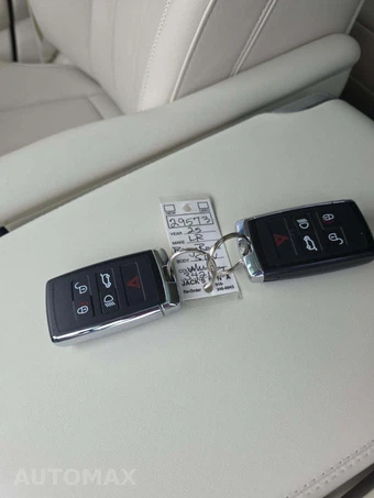 2025 Land Rover Range Rover SE - miniatura 5