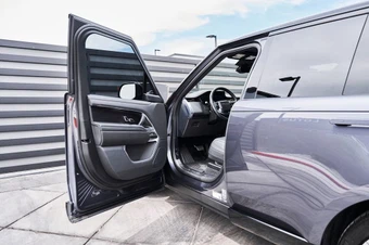 2025 Land Rover Range Rover SE - miniatura 28