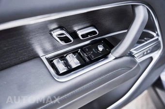 2025 Land Rover Range Rover SE - miniatura 30