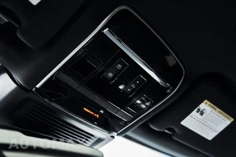 2025 Land Rover Range Rover SE - miniatura 75