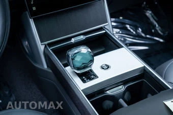 2025 Land Rover Range Rover SE - miniatura 12