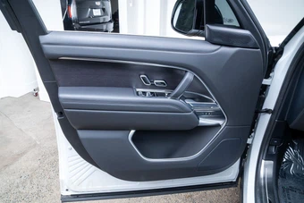 2025 Land Rover Range Rover SE - miniatura 18