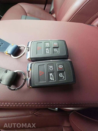 2025 Land Rover Range Rover SE – miniatura 8