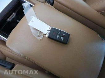 2025 Land Rover Range Rover SE – miniatura 9