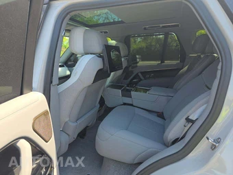 2025 Land Rover Range Rover SV – miniatura 10