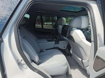 2025 Land Rover Range Rover SV – miniatura 13