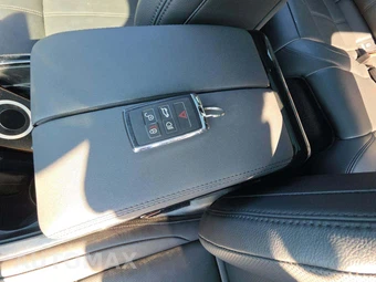 2025 Land Rover Range Rover Velar Dynamic SE – miniatura 8