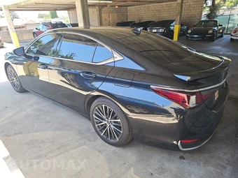 2025 Lexus ES 300h – miniatura 6