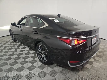 2025 Lexus ES 300h – miniatura 6