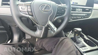 2025 Lexus ES 300h - miniatura 18