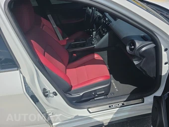 2025 Lexus IS 300 – miniatura 8