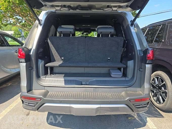 2025 Lexus LX 700h Luxury – miniatura 15