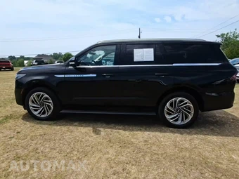 2025 Lincoln Navigator Reserve - miniatura 3