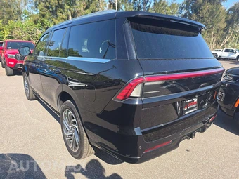 2025 Lincoln Navigator Reserve - miniatura 2