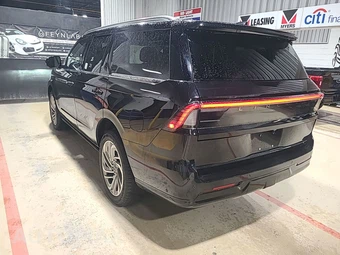2025 Lincoln Navigator Reserve - miniatura 3
