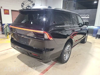 2025 Lincoln Navigator Reserve - miniatura 4