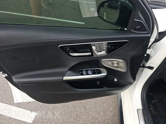 2025 Mercedes-Benz AMG C 43 4MATIC – miniatura 9