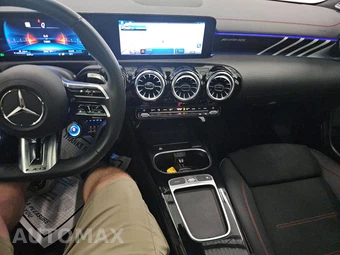 2025 Mercedes-Benz AMG CLA 35 4MATIC - miniatura 11