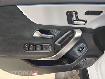 2025 Mercedes-Benz AMG CLA 35 4MATIC - miniatura 9