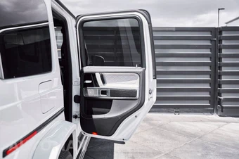 2025 Mercedes-Benz AMG G 63 4MATIC - miniatura 27