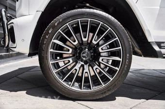 2025 Mercedes-Benz AMG G 63 4MATIC - miniatura 3